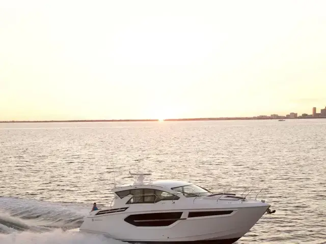 Cruisers Yachts 42 Cantius