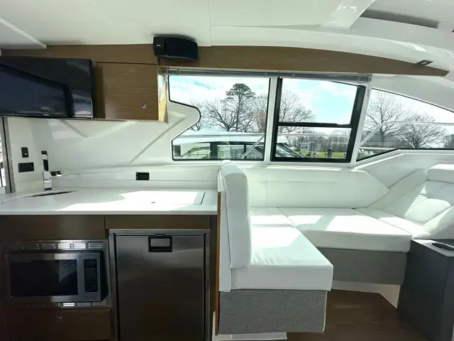 Cruisers Yachts 42 Cantius