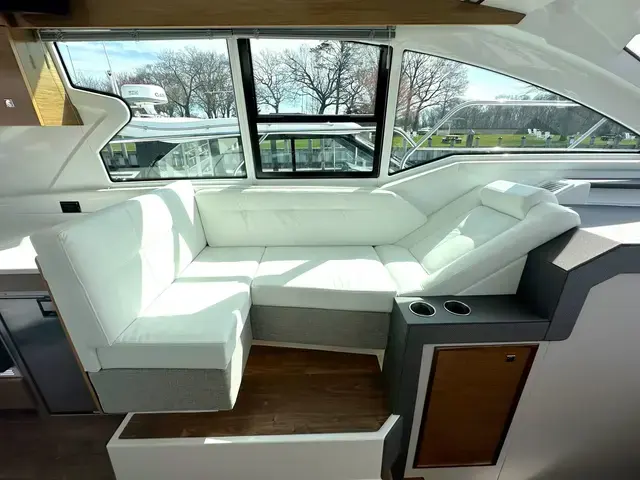 Cruisers Yachts 42 Cantius