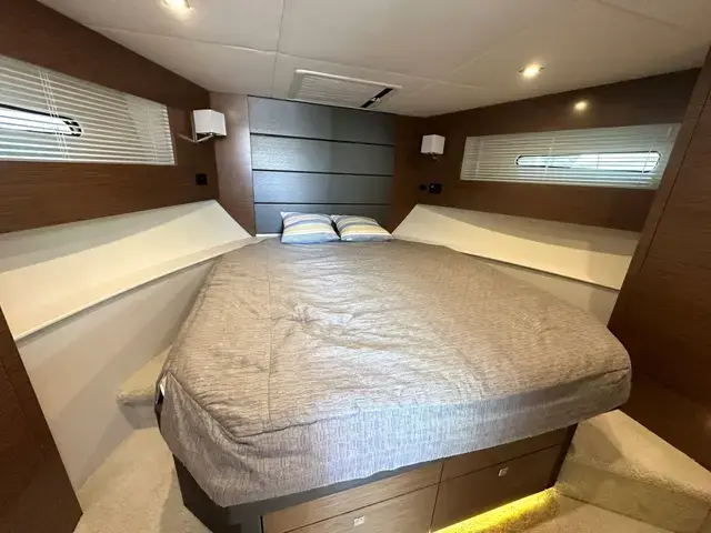 Cruisers Yachts 42 Cantius