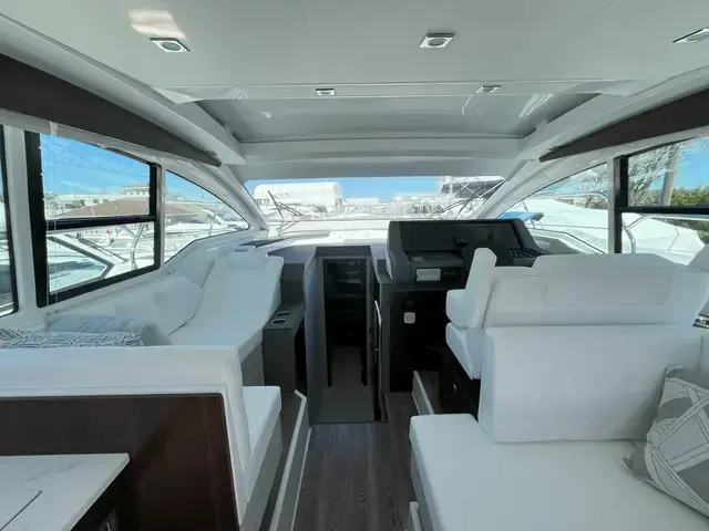 Cruisers Yachts 42 Cantius