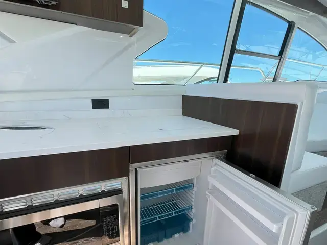 Cruisers Yachts 42 Cantius