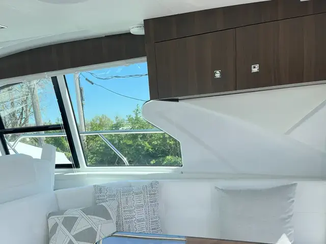 Cruisers Yachts 42 Cantius