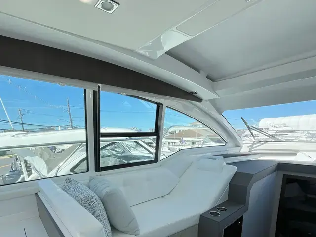 Cruisers Yachts 42 Cantius