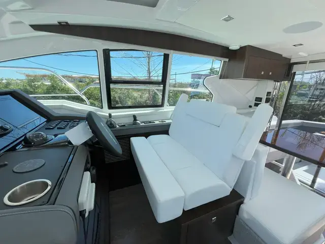 Cruisers Yachts 42 Cantius