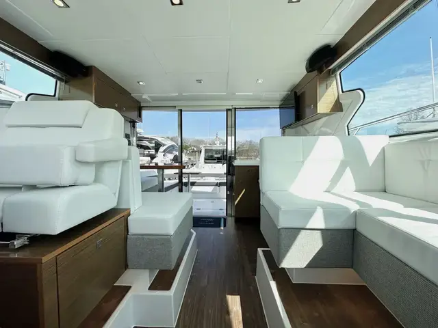 Cruisers Yachts 42 Cantius