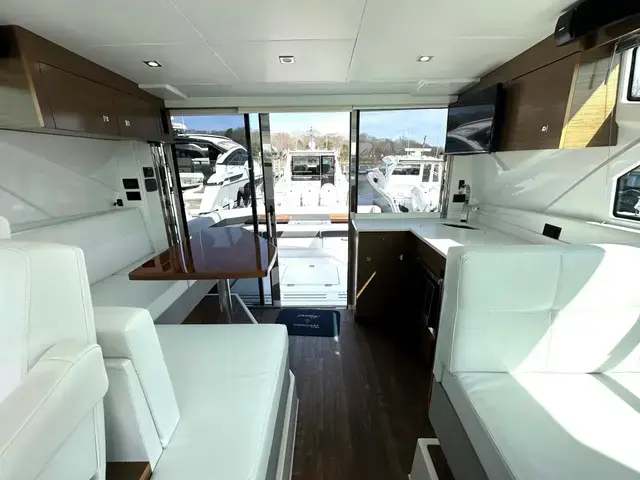 Cruisers Yachts 42 Cantius