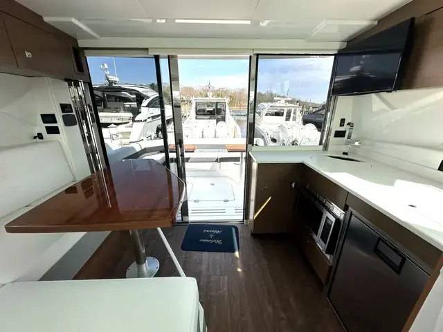 Cruisers Yachts 42 Cantius