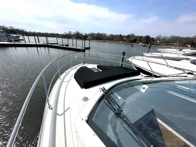 Cruisers Yachts 42 Cantius