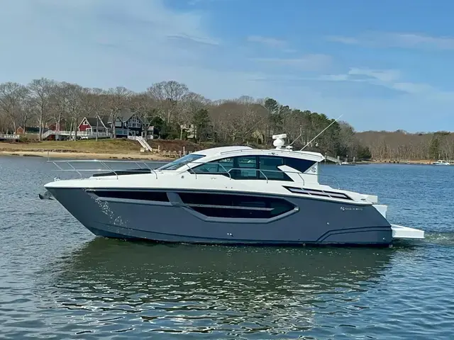 Cruisers Yachts 42 Cantius