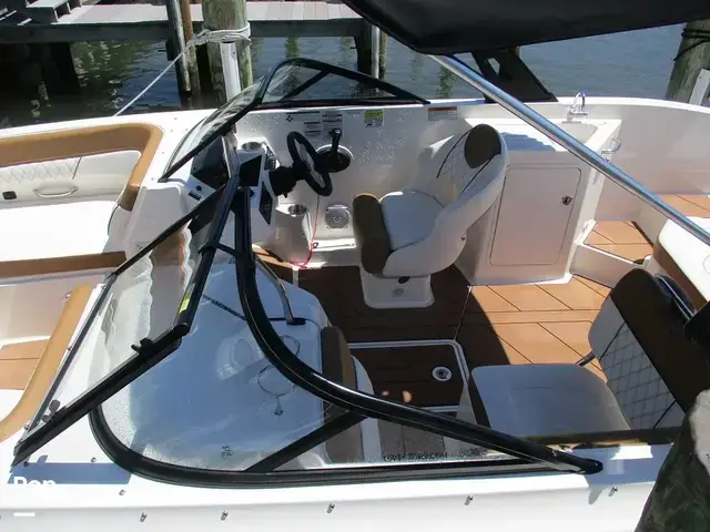 Bayliner DX2200