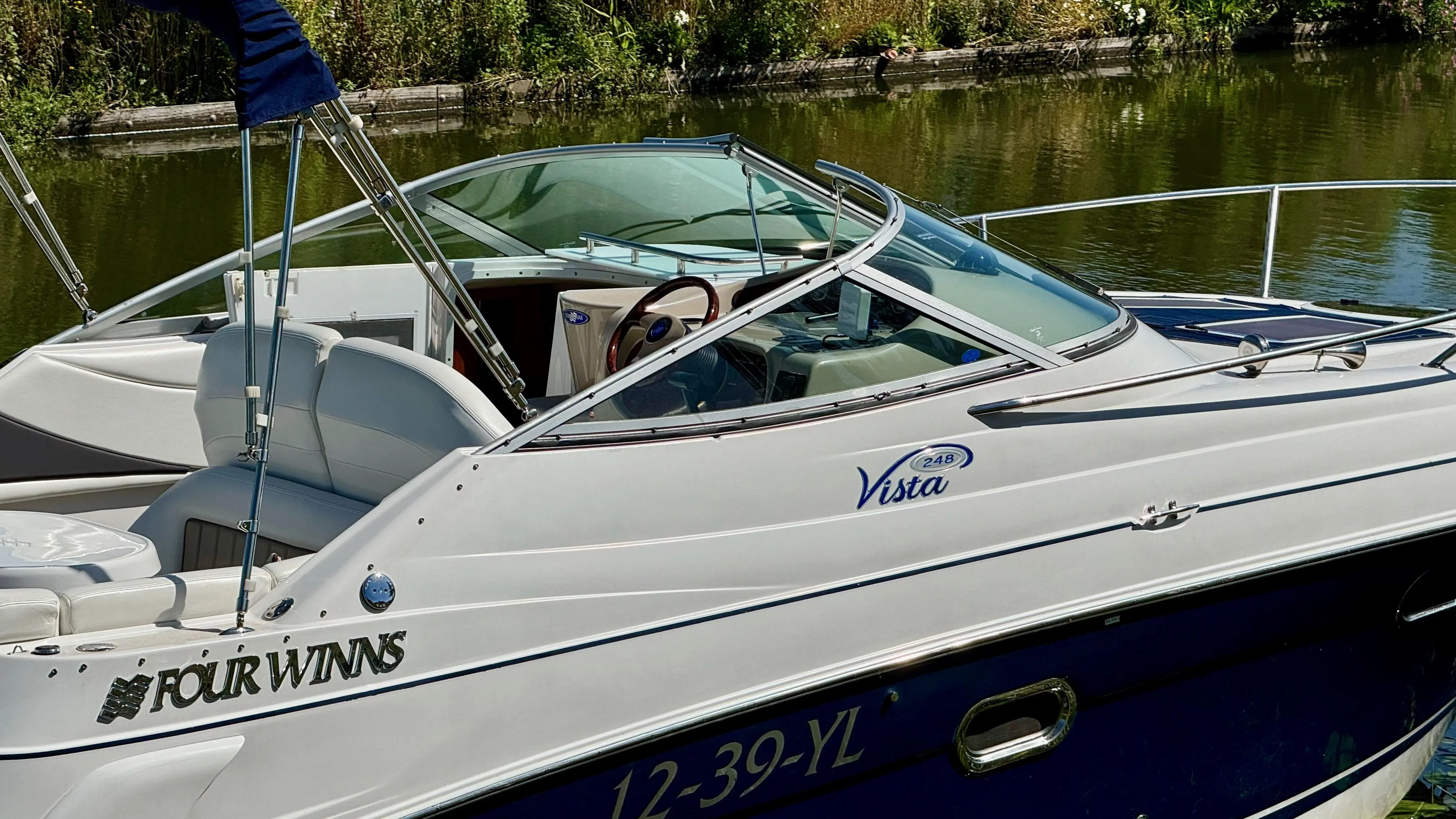 2005 Four Winns 248 vista