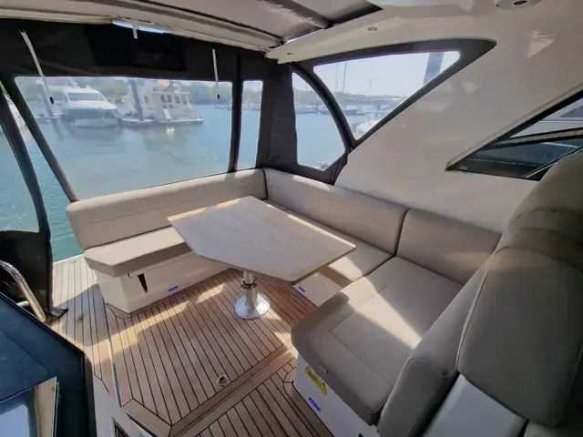 Sealine S 330