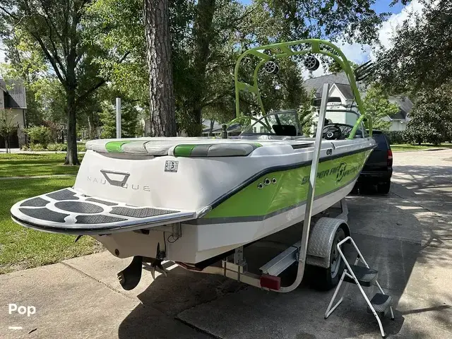 Nautique Boats Super Air 210TE