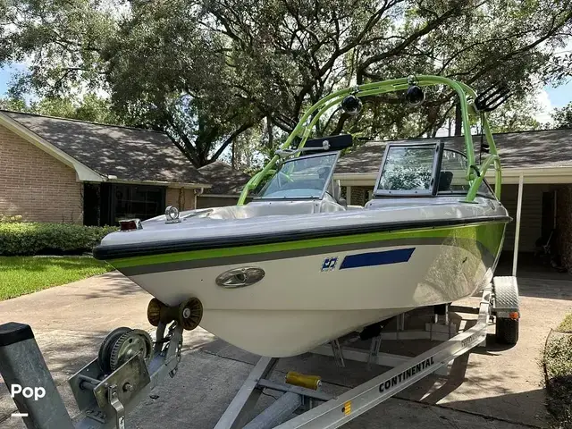 Nautique Boats Super Air 210TE