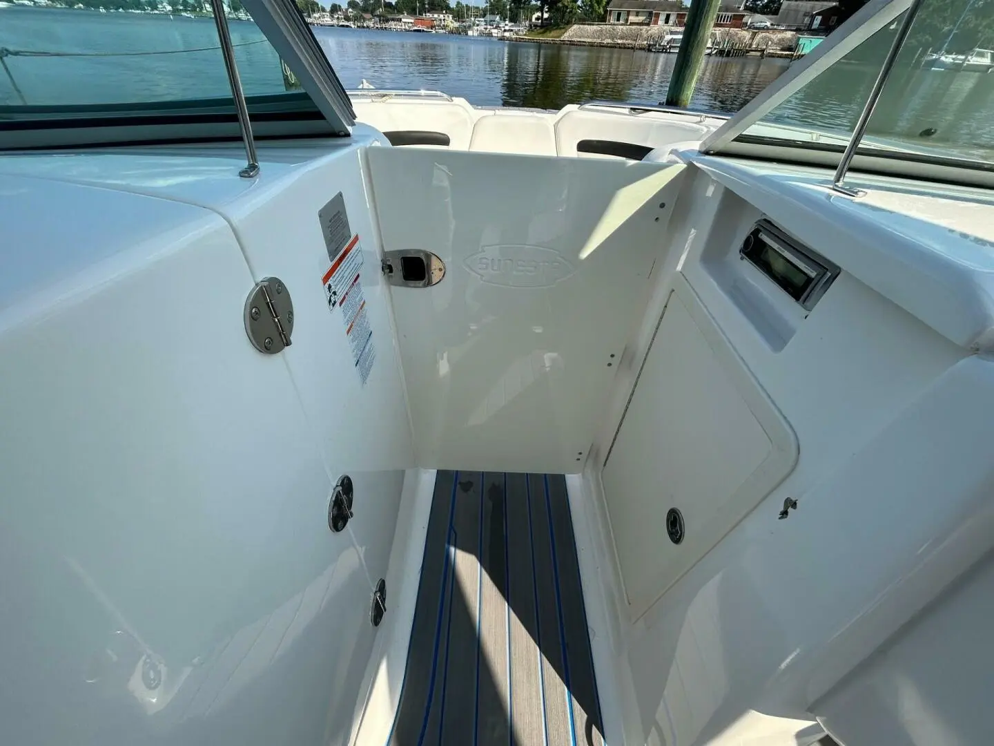 2011 Chaparral 284 sunesta