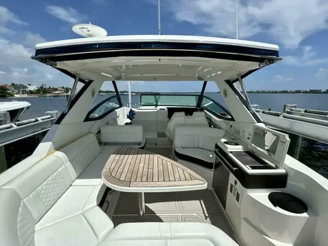 Sea Ray Sundancer 320