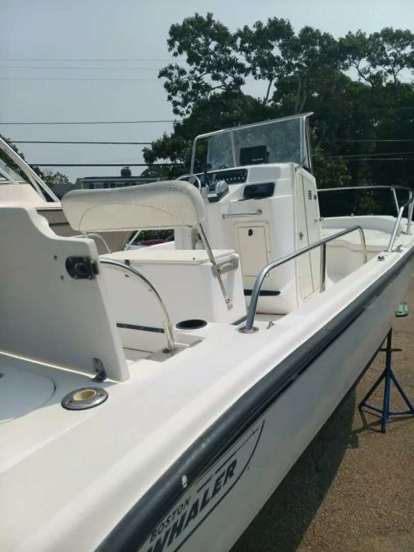 2004 Boston Whaler dauntless