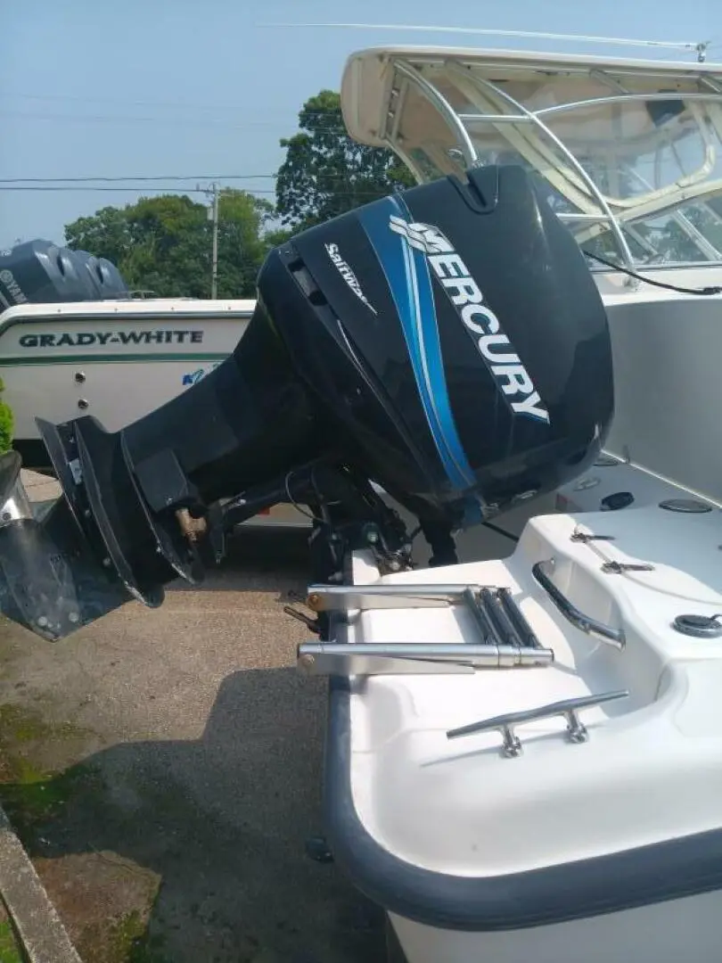 2004 Boston Whaler dauntless