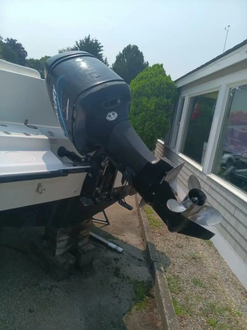 2004 Boston Whaler dauntless