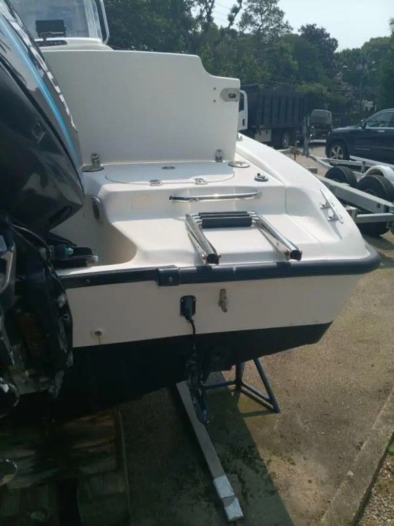 2004 Boston Whaler dauntless