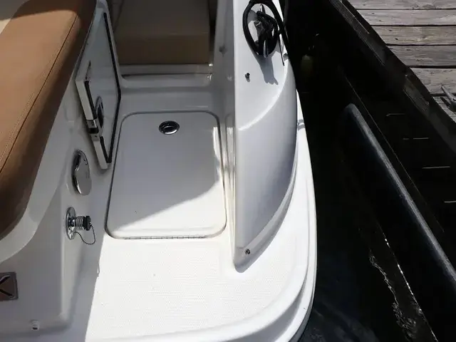 Sea Ray 240 Sundeck