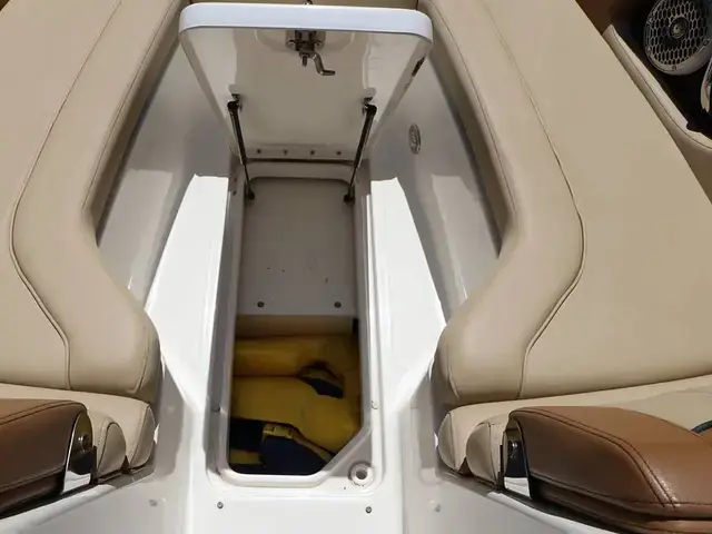 Sea Ray 240 Sundeck