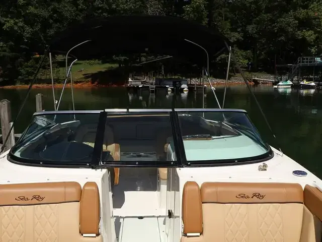 Sea Ray 240 Sundeck