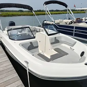 2022 Bayliner VR6 OB