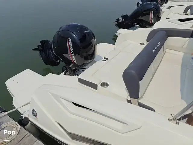 Bayliner DX2200