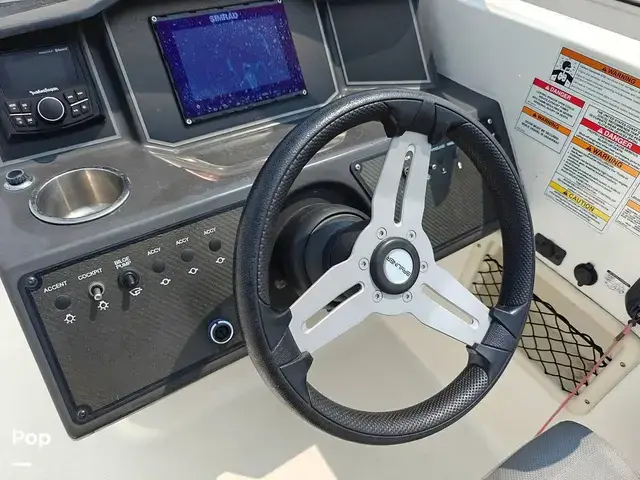 Bayliner Vr6