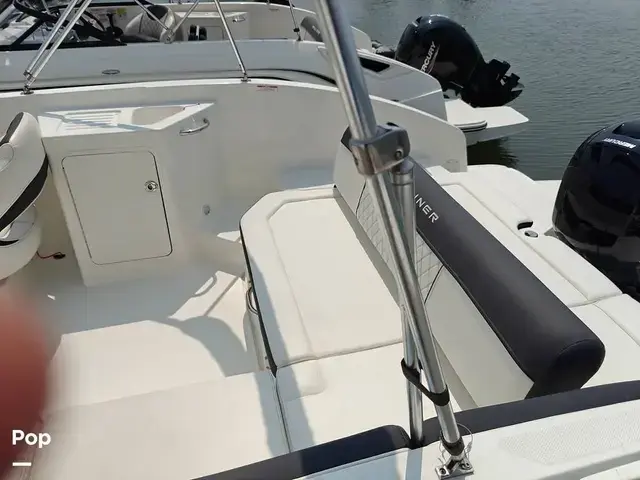 Bayliner DX2200