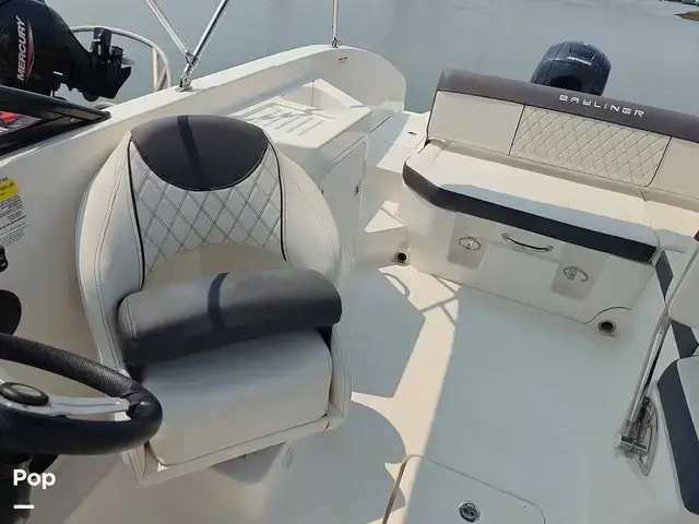 Bayliner DX2200