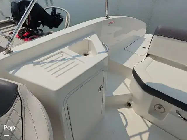 Bayliner DX2200