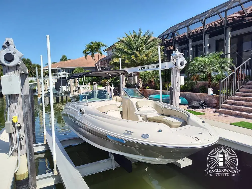 2005 Sea Ray 240 sundeck