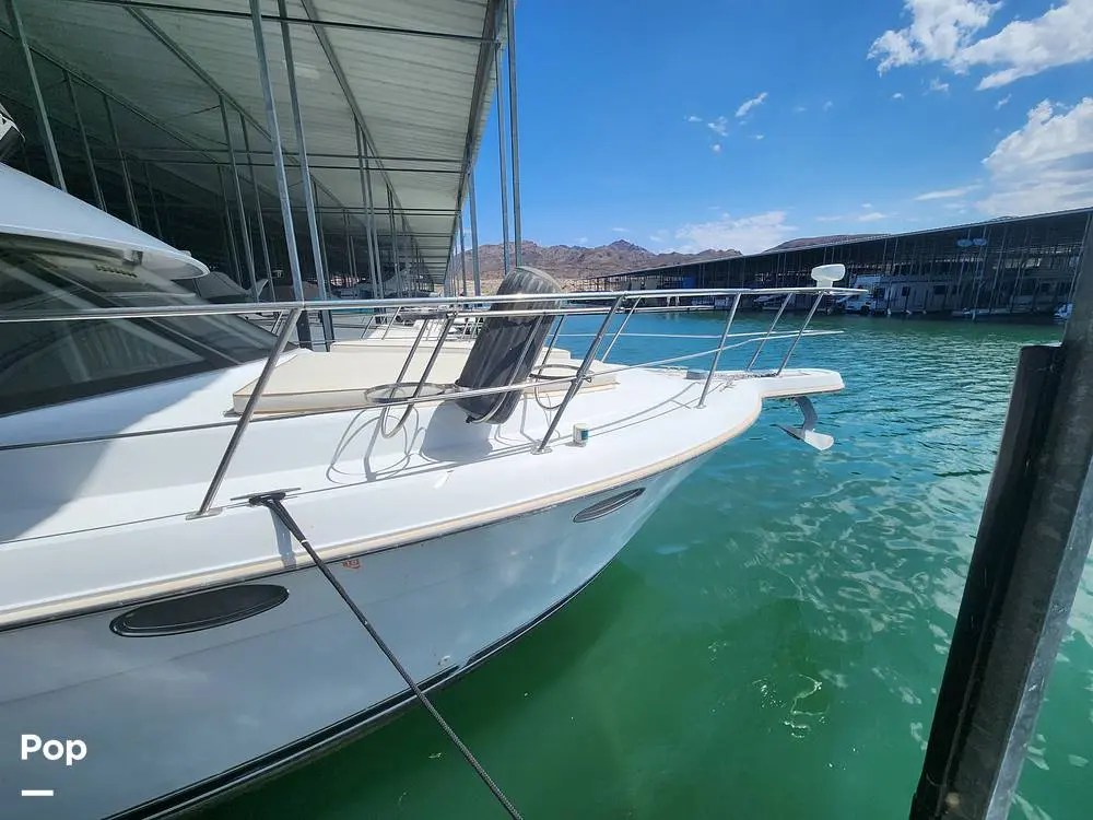 2000 Carver 404 cockpit motor yacht