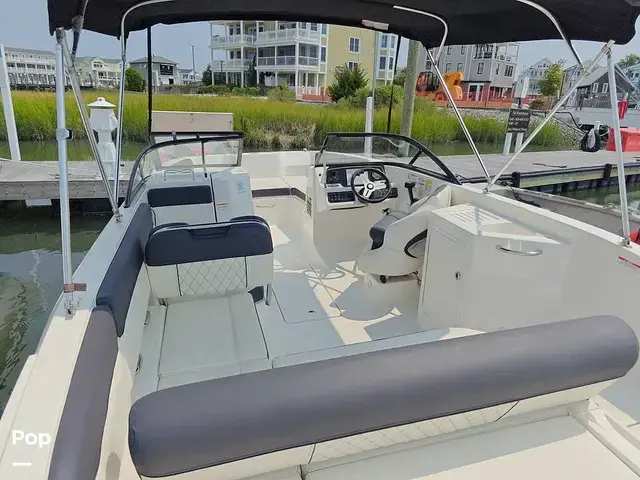 Bayliner DX2200