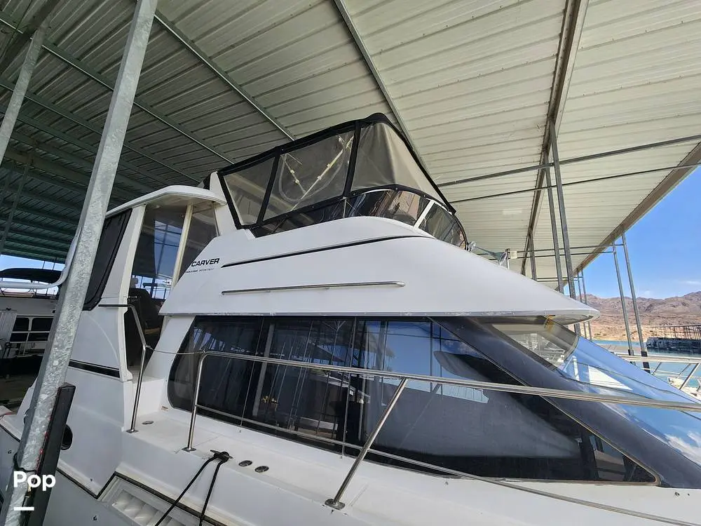 2000 Carver 404 cockpit motor yacht