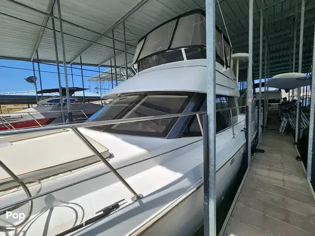 Carver 404 Cockpit Motor Yacht