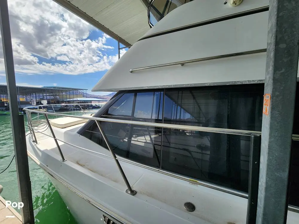 2000 Carver 404 cockpit motor yacht