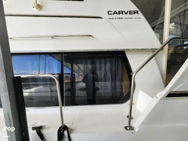 Carver 404 Cockpit Motor Yacht