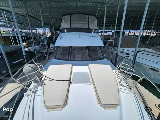 Carver 404 Cockpit Motor Yacht