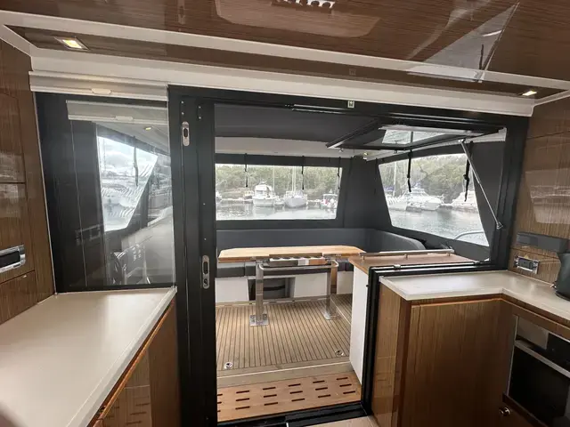 Sealine C430