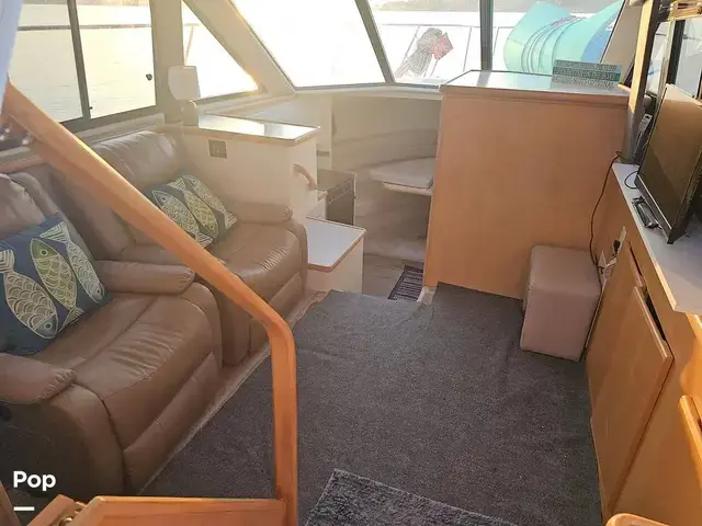 Carver 325 Aft Cabin