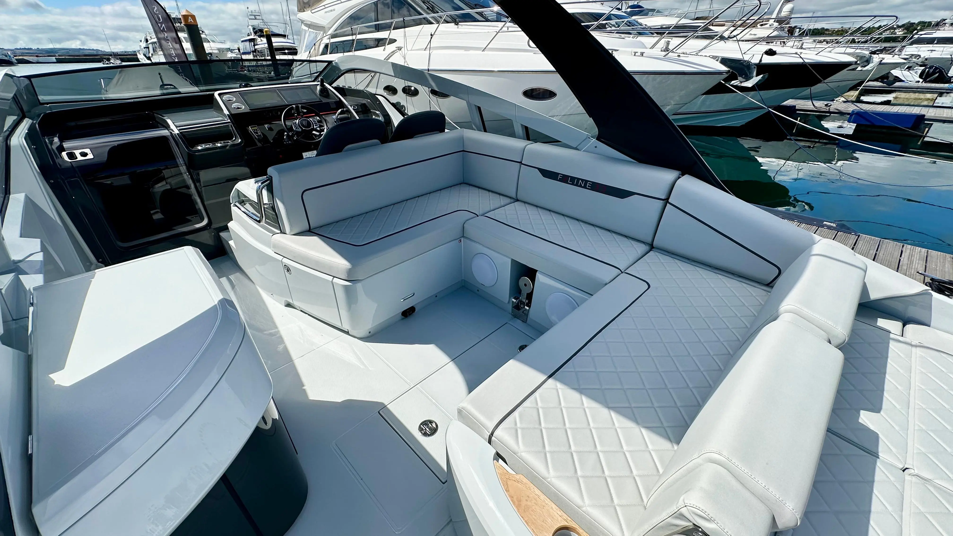 2023 Fairline f line 33