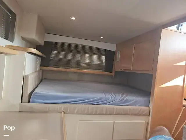 Carver 325 Aft Cabin