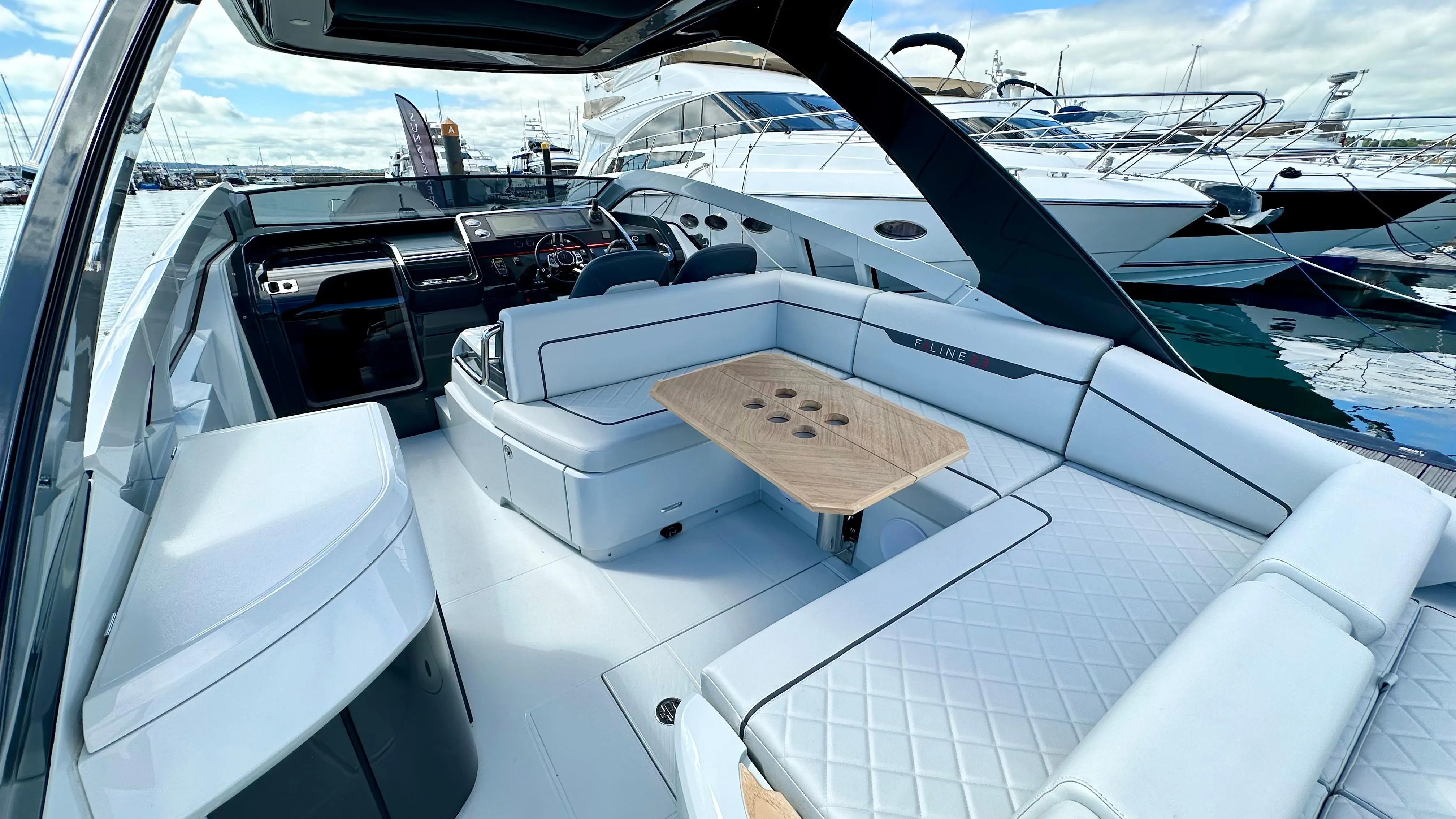 2023 Fairline f line 33