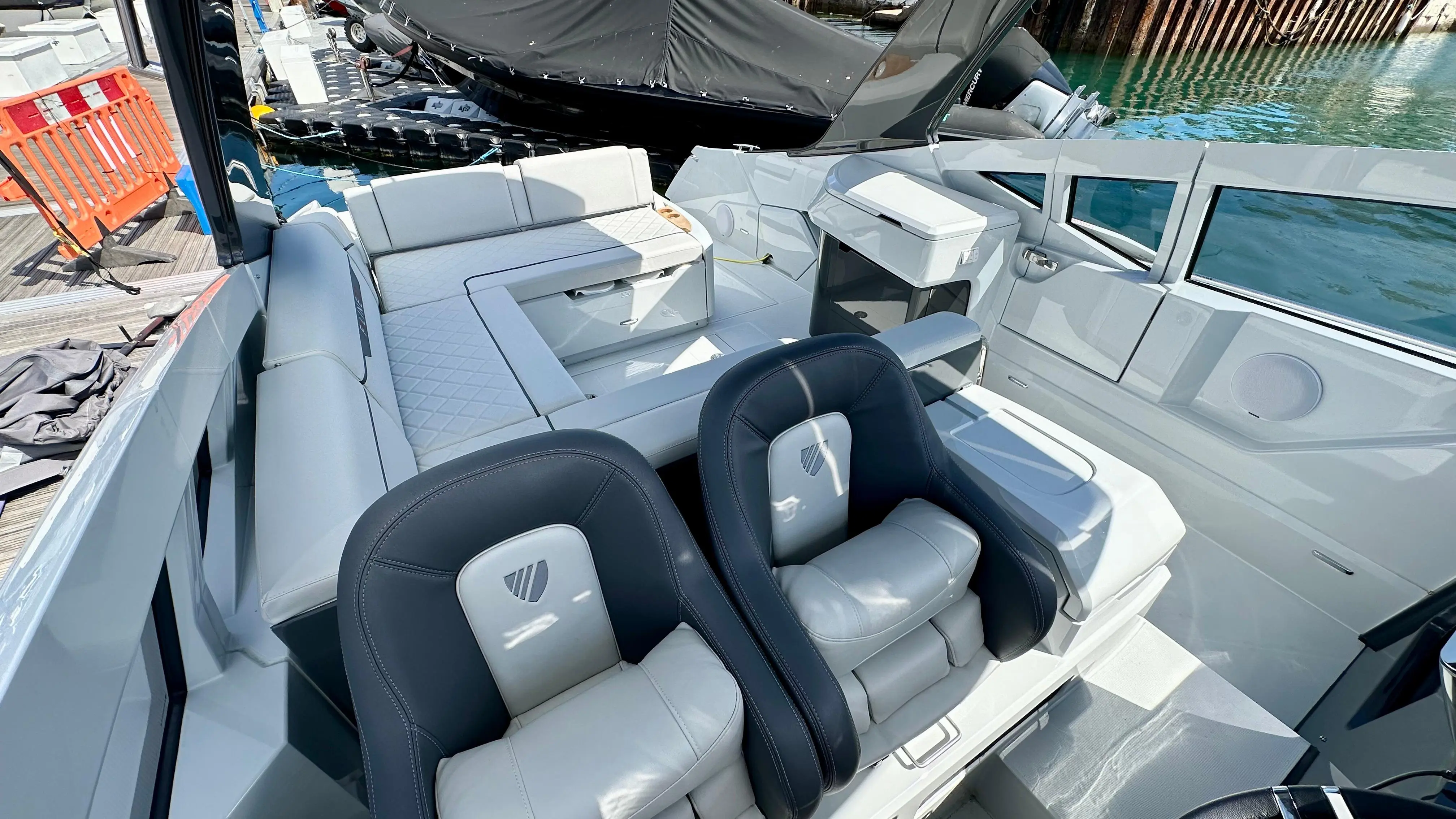 2023 Fairline f line 33