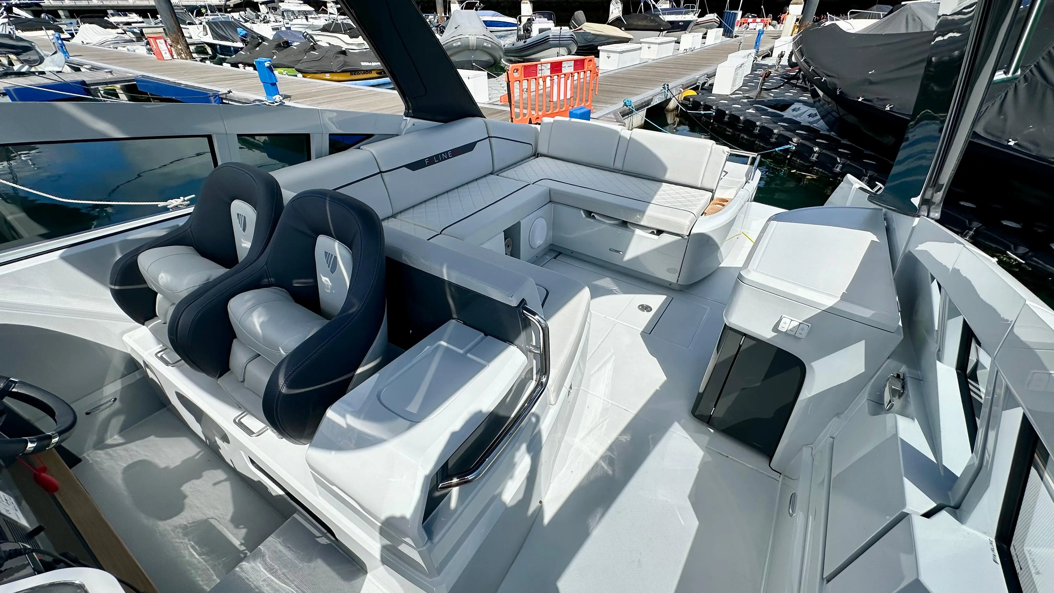 2023 Fairline f line 33