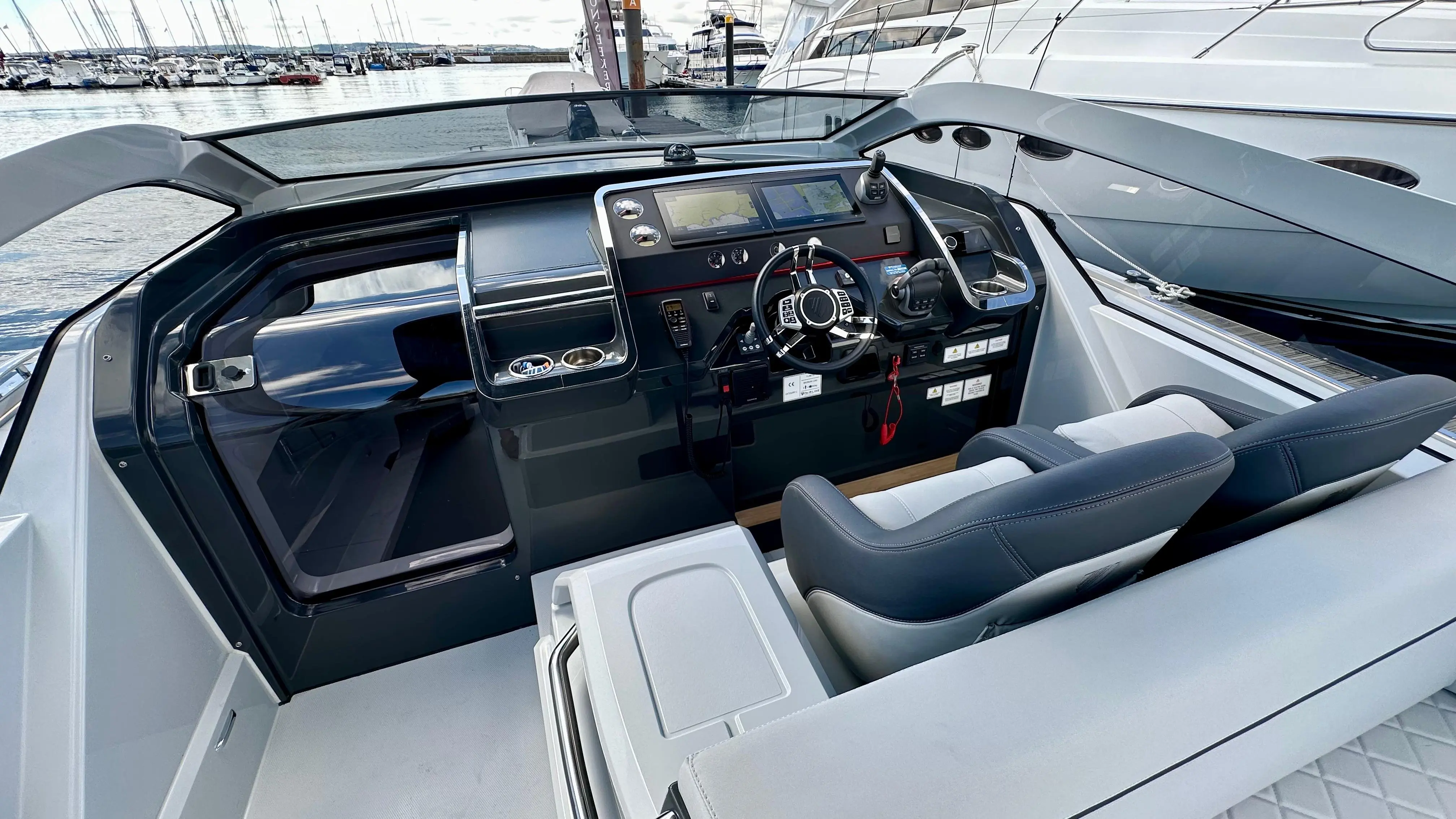 2023 Fairline f line 33